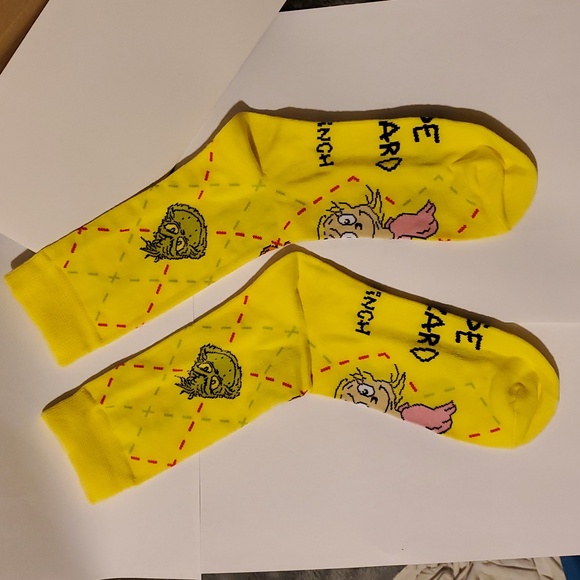 McDonald's Grinch Socks Yellow Dr. Seuss Socks 2025 Promo Max and Cindy Lou Who - Picture 2 of 8